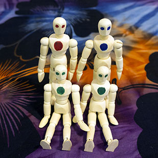 Családállítás bábuk